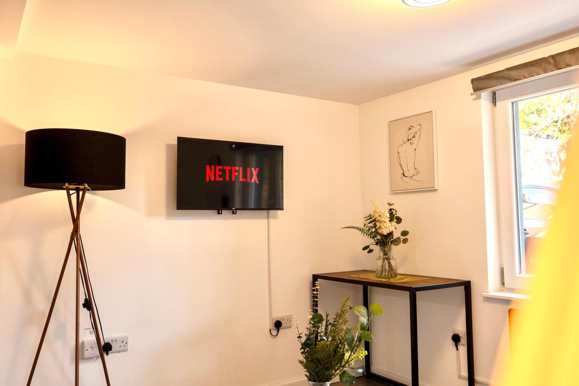 Large One Bedroom Southsea Sleeps 3 - Free Parking Appartement *