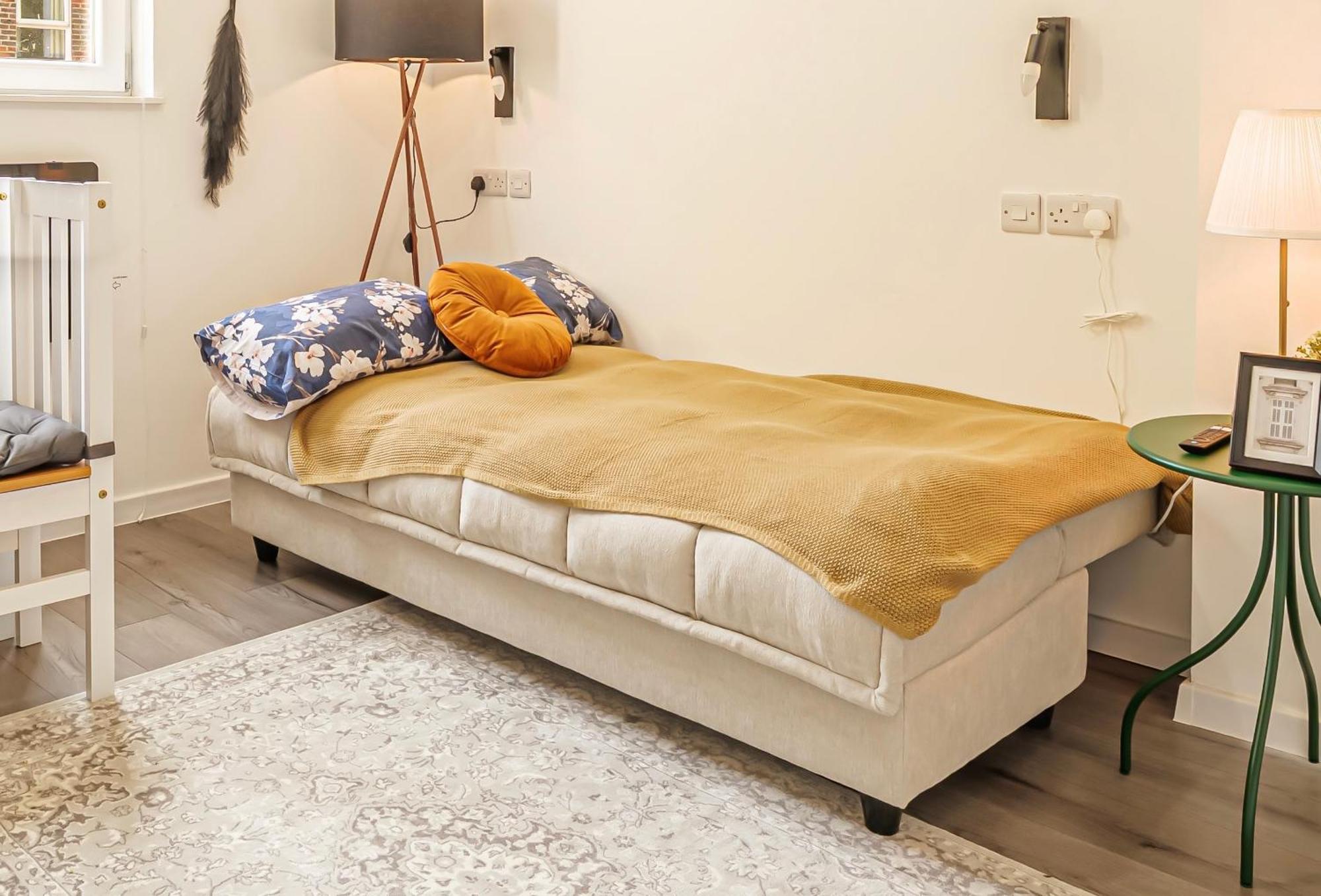 Large One Bedroom Southsea Sleeps 3 - Free Parking * Portsmouth