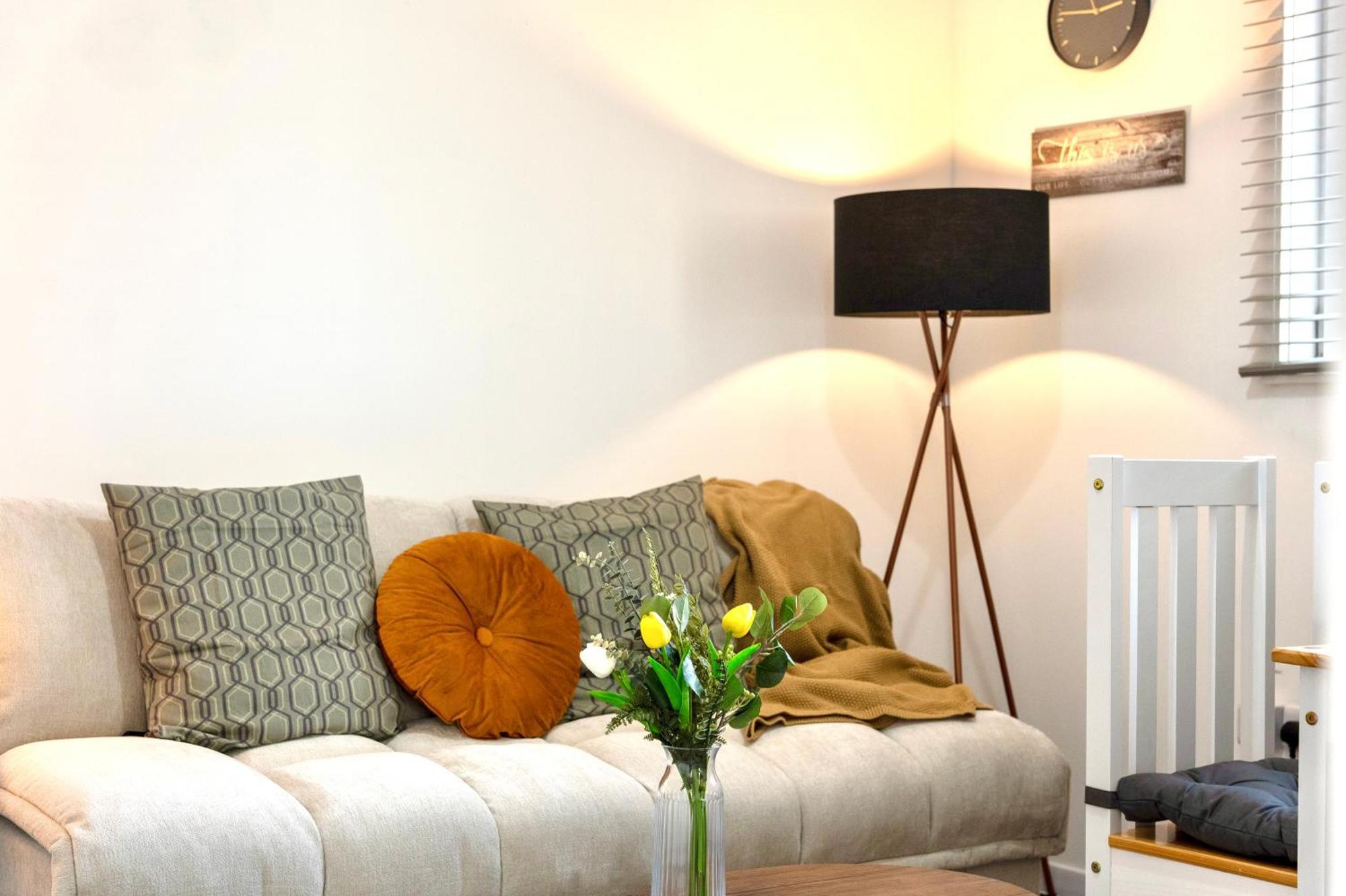 Large One Bedroom Southsea Sleeps 3 - Free Parking