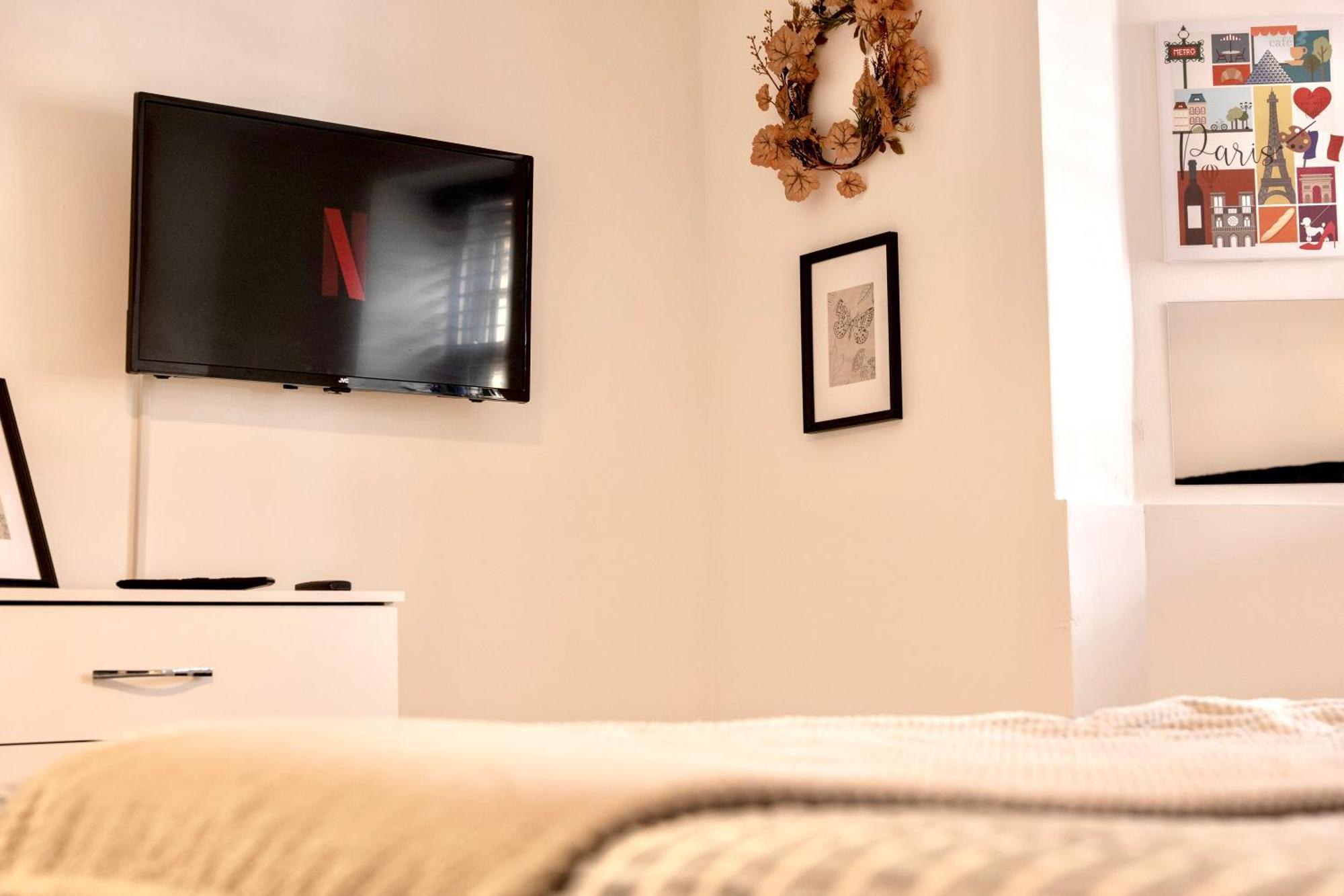 Large One Bedroom Southsea Sleeps 3 - Free Parking